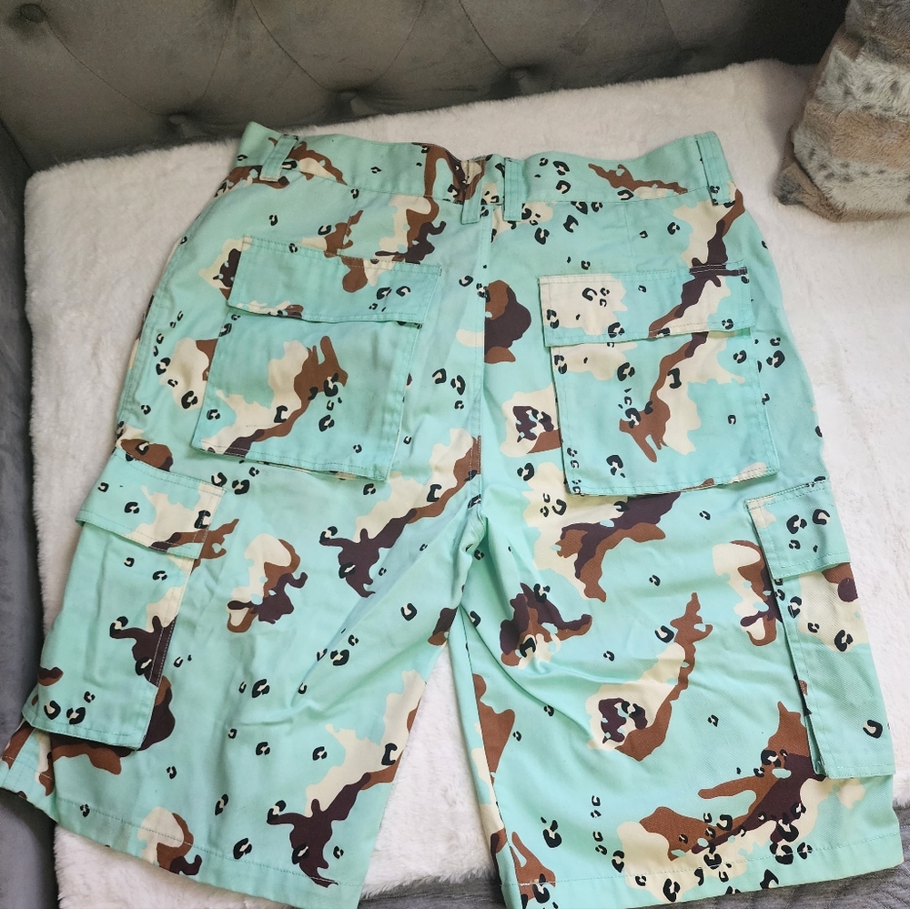 Shorts - Picture 2 of 4